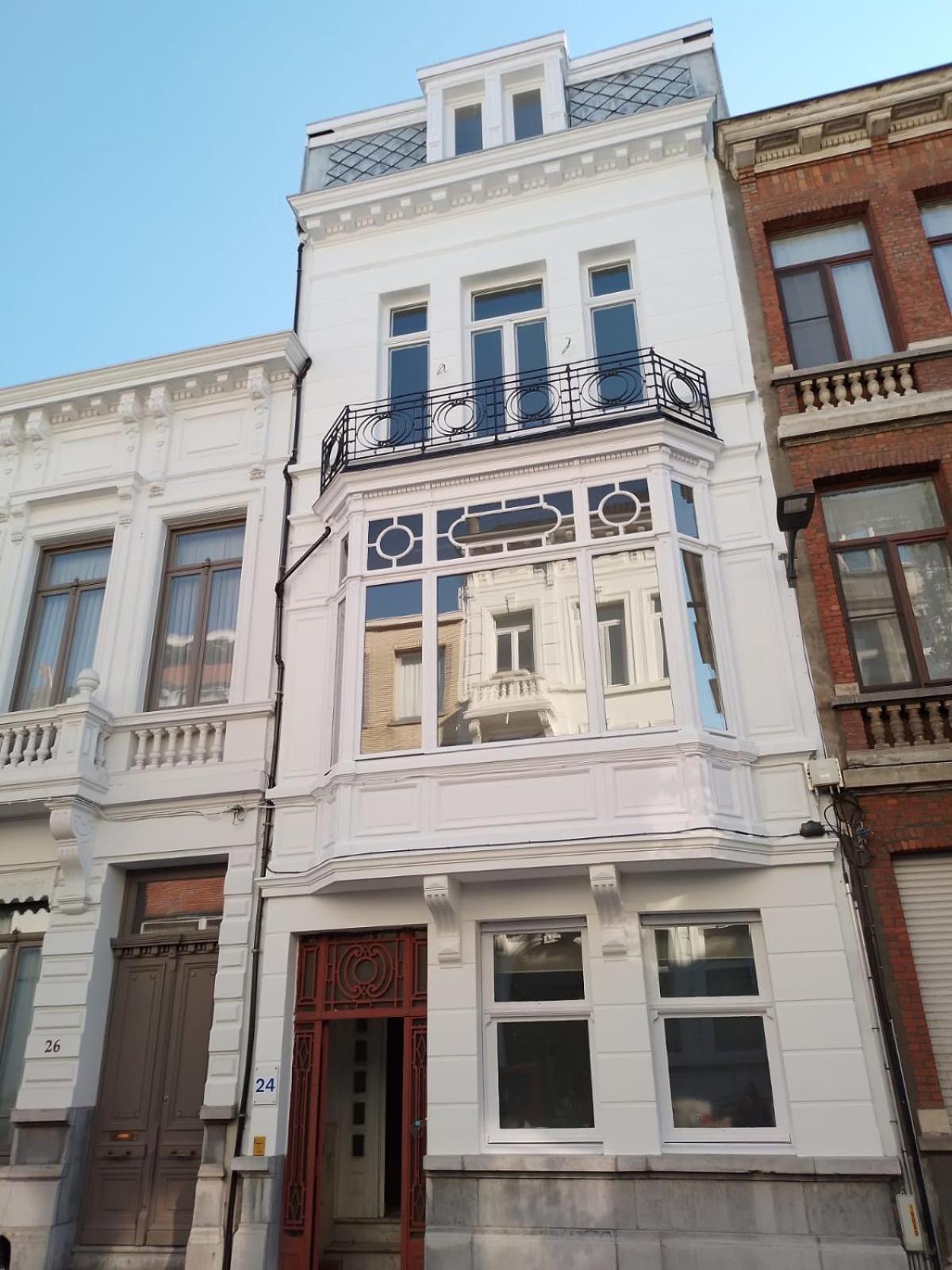 Your Homestay In A Bibliophile Mansion أنتويرب المظهر الخارجي الصورة