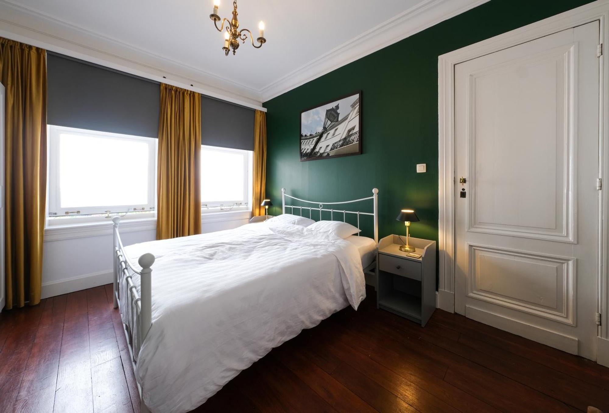 Your Homestay In A Bibliophile Mansion أنتويرب المظهر الخارجي الصورة